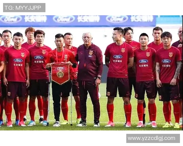 何忆义足球明星的成长之路与职业生涯的辉煌成就解析
